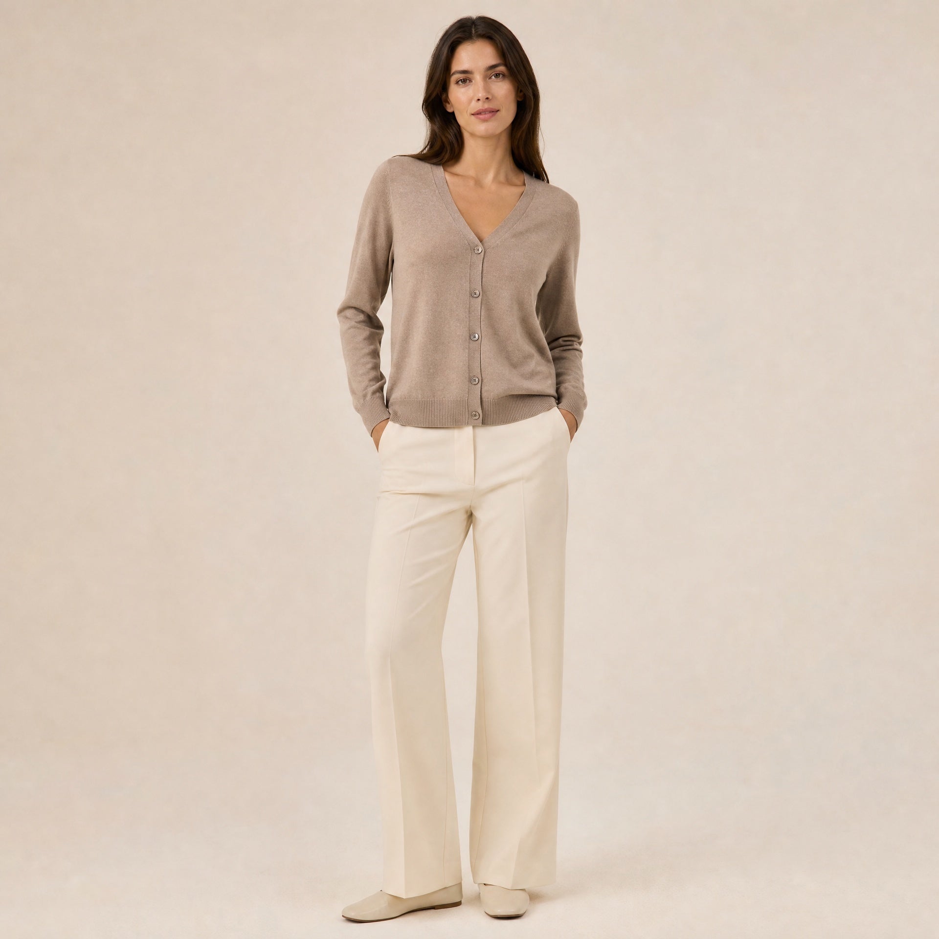 Liv Klassischer Cardigan – Taupe